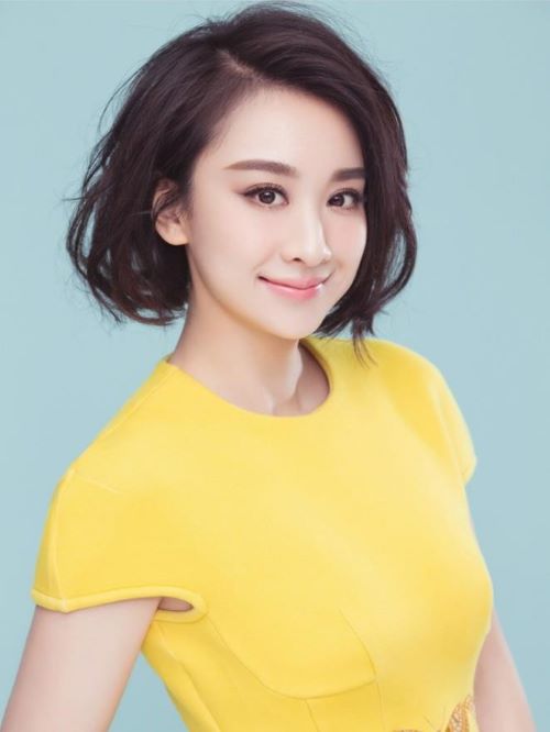 穆婷婷（Monica Mu），1984年12月23日出生于重庆，中国内地女演员。毕业于北京电影学院表演系，硕士研究生学位。
2005年，因出演张黎导演的古装剧《锦衣卫》踏入影视圈。2007年，因出演古装武侠剧《楚留香传奇》中柳无眉一角而走入大众的视线。2011年3月，凭借电视剧《七种武器之孔雀翎》与释小龙获得优酷最佳荧幕情侣奖。2012年，穆婷婷在第4届新锐艺术人物颁奖盛典上获得“年度新锐艺术人物奖”。2013年，主演古装剧《天天有喜》；同年，主演古装神话剧《新济公活佛》。2016年，主演古装神话剧《刘海戏金蟾》。