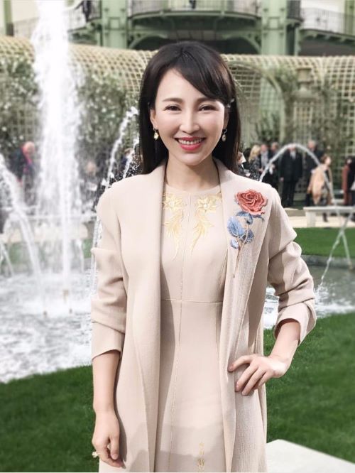 出席巴黎时装周