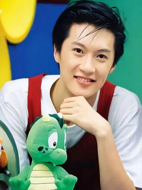 《小神龙俱乐部》主持人