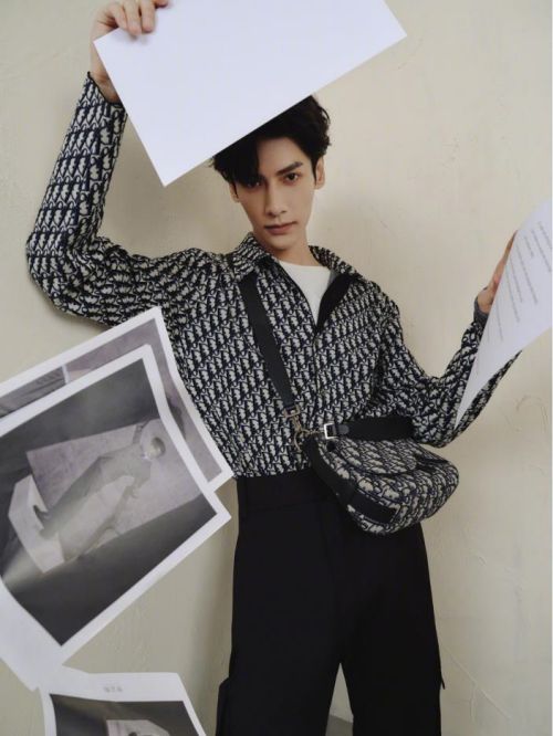 DIOR ESSENTIALS系列合作