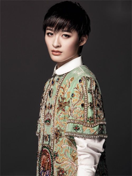 曾轶可代言,曾轶可代言费,曾轶可形象代言,曾轶可广告代言,曾轶可明星代言
曾轶可（Yico Zeng)，1990年1月3日出生于湖南省常德市汉寿县，创作型女歌手、演员。
2009年，曾轶可参加《2009快乐女声》并获得全国第九名，在比赛中以《狮子座》《最天使》等原创歌曲崭露头角。同年11月，发行首张全创作专辑《Forever Road》。2010年3月参演电影《恋爱通告》，创作并演唱了电影片尾曲《夜车》。2011年7月，发行第二张全创作专辑《一只猫的旅行 Forever 21》。2013年发行第三张全创作专辑《会飞的贼》。2014年参演电视剧《步步惊情》。2015年发行第四张全创作专辑《25岁的晴和雨》。2018年发行第五张全创作专辑《Anti ! Yico》。2020年发行第六张全创作专辑《情绪禁区》。2021年10月15日，发行第七张全创作专辑《Burning》。