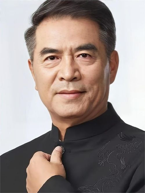 廖京生代言,廖京生代言费,廖京生形象代言,廖京生广告代言,廖京生明星代言
廖京生，1955年7月4日出生于北京，祖籍江西奉新，中国内地影视男演员。
1983年参演个人首部电视剧《巧哥们》从而进入演艺圈。1990年主演剧情片《剑吼长城东》。1998年出演反腐剧《人间正道》。2000年因在剧情片《生死抉择》中饰演的杨诚一角获得关注。2001年参演悬疑剧《白色陷阱》。2007年主演商战剧《岁月风云》。2012年主演电视剧《阿丕书记》。2015年参演年代剧《岁月如金》。2020年5月8日，主演的文化扶贫生活轻喜剧《遍地书香》在北京卫视播出。