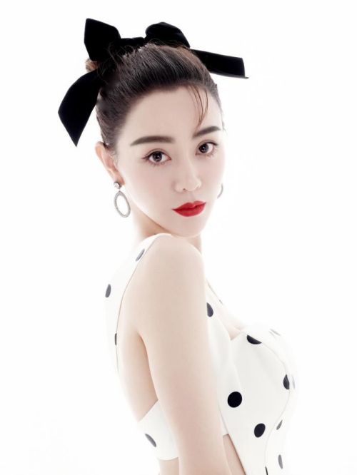 李雨洋代言,李雨洋代言费,李雨洋形象代言,李雨洋广告代言,李雨洋明星代言
李雨洋，1992年2月19日出生于陕西省西安市，毕业于北京电影学院，中国内地女演员。
北京电影学院表演系硕士，2018年6月从北京电影学院毕业，取得硕士学位，并获分配至北京青年电影制片厂工作。
2017年出演《大军师司马懿之军师联盟》清河公主一角被观众所熟知，2018年参演年度法制大剧《阳光下的法庭》在央视一套频道的黄金时段播出，饰演周子琪一角而获得广泛关注。
2018年参与都市情感剧《新一年又一年》的拍摄，剧中饰演于静。2019年7月22日，主演的都市励志爱情剧《交换吧！运气》开机。