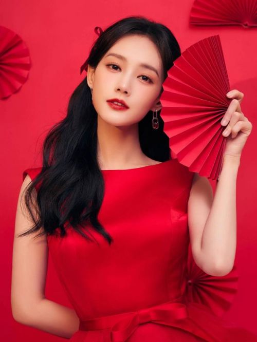 李一桐代言费,明星代言费,李一桐广告代言,李一桐明星代言,李一桐形象代言13466609726,咨询明星代言费用,李一桐广告形象代言价格,明星肖像代言多少钱请联系万事成传媒。